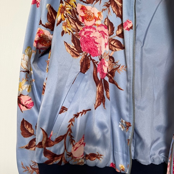 Belle & Sky Floral Vintage Satin Bomber Jacket Size Medium - Picture 3 of 8